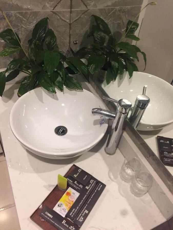 Hotel Royal Van Lung エクステリア 写真